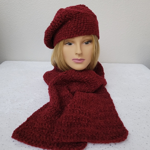 Handmade Crochet elegant Beret and Scarf set. - Picture 3 of 8